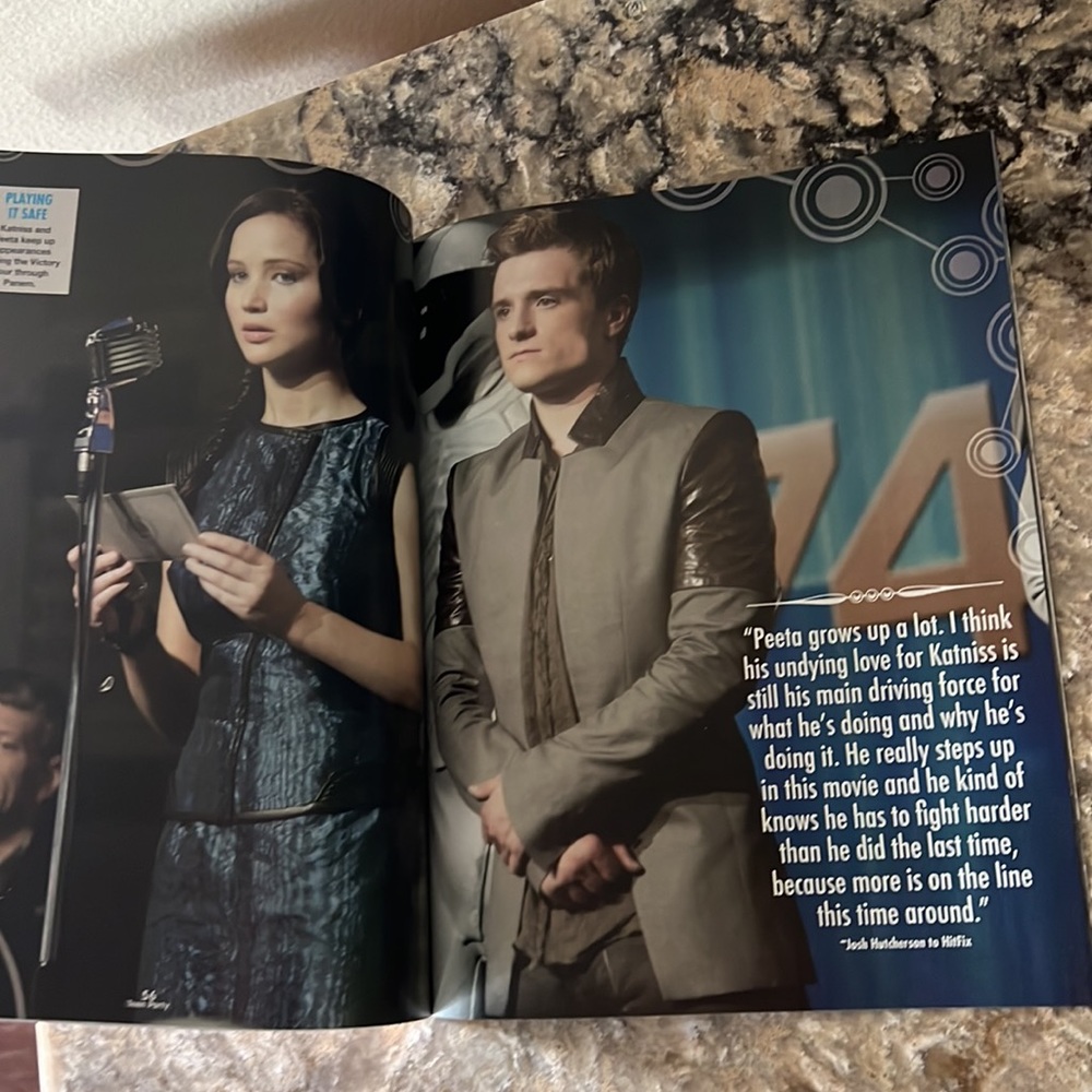 The Hunger Games Magazine Collection Set Catching Fire 🔥 - Picture 7 of 9